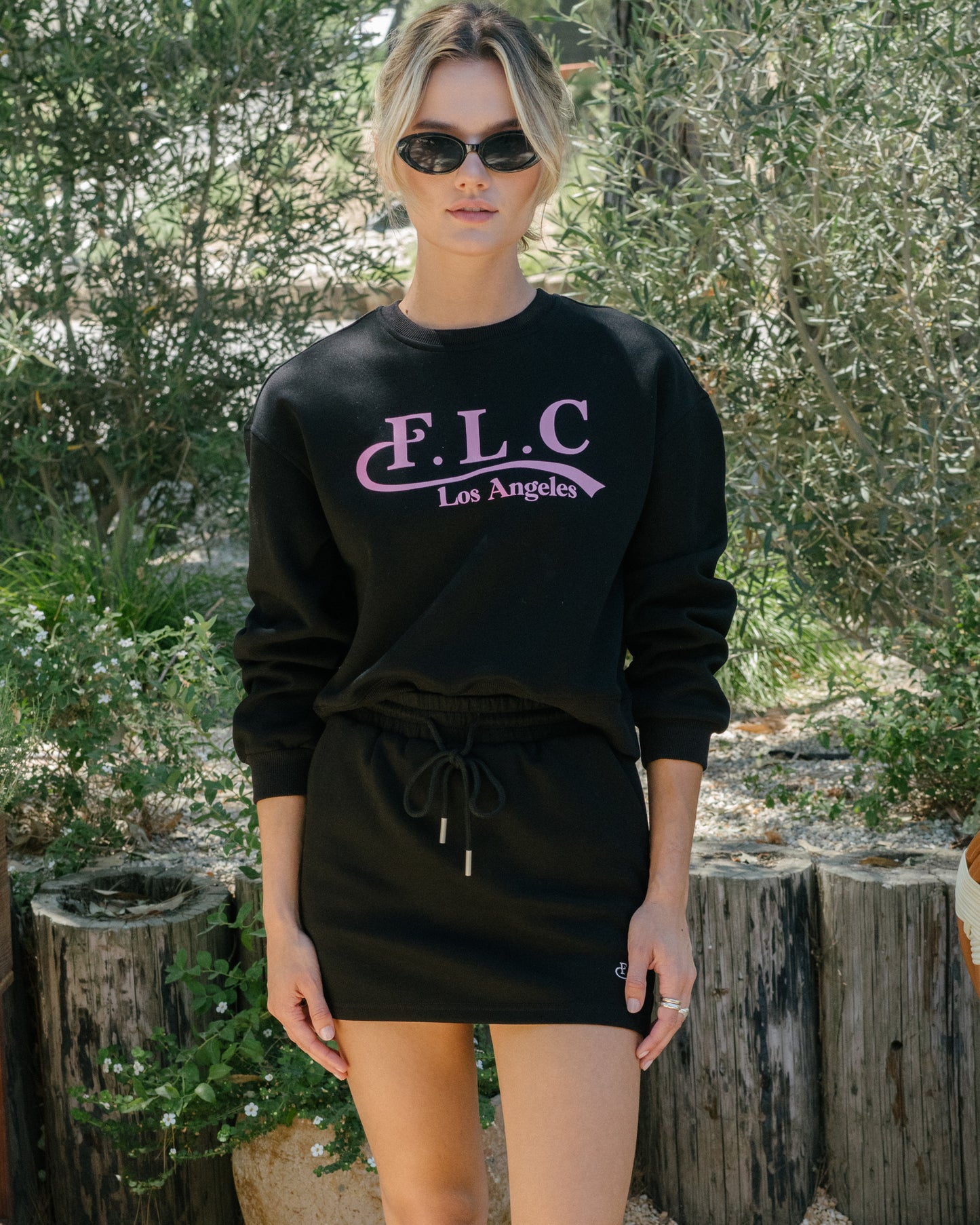 FLC ESSENTIAL CROPPED SWEATSHRITS- Black